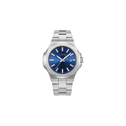 Hombre elegante usando un reloj Capri Watches en su muñeca, mostrando estilo mediterráneo y confianza con un reloj accesible y de diseño moderno.